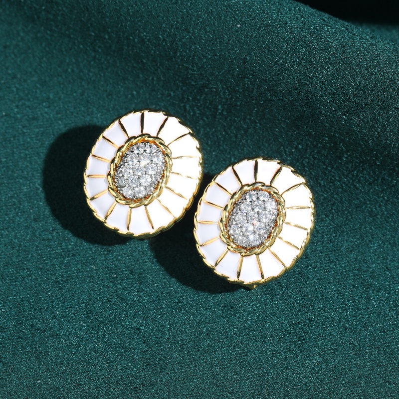 Vintage White Enamel Rhineston - Vintage Fashion Jewelry Brands 评论和价格