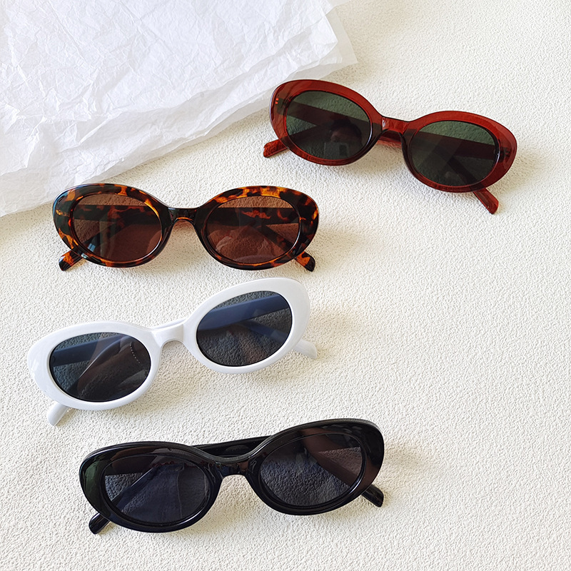 Vintage Small Oval Sunglasses  - Vintage Fashion Images 评论和价格