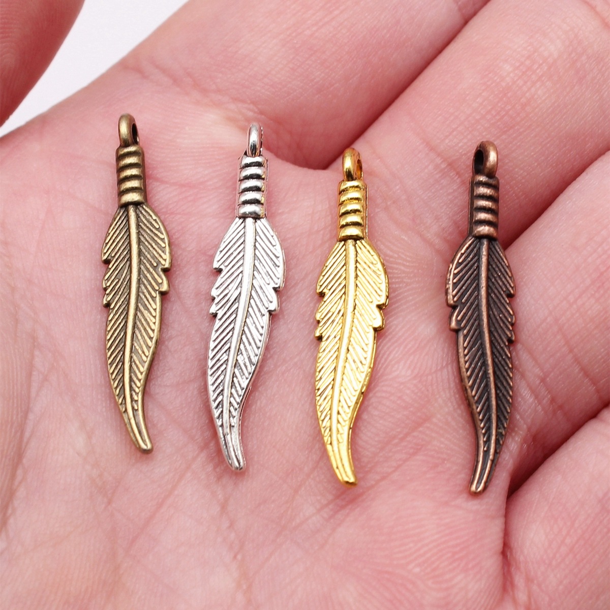 Hollow Feather Charm Leaf Char - Vintage Fashion Theme 评论和价格