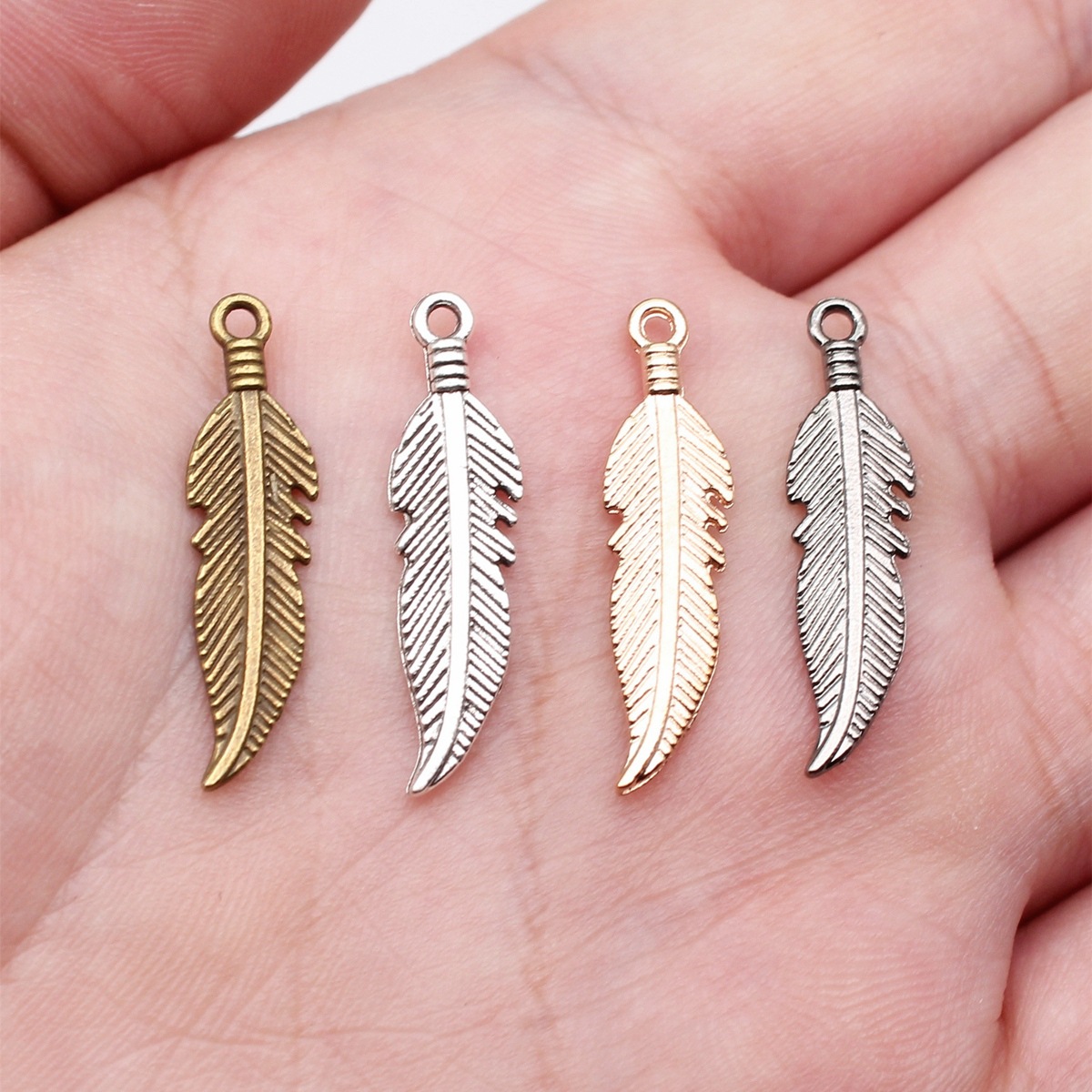 Hollow Feather Charm Leaf Char - Vintage Fashion Theme 评论和价格